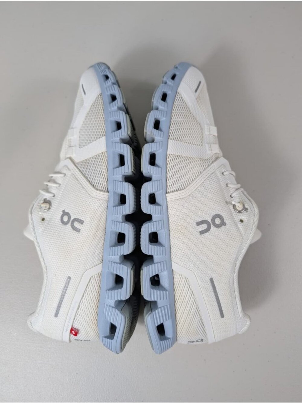 On cloud running sneakers in white/blue color women's size 9 - Picture 9 of 15